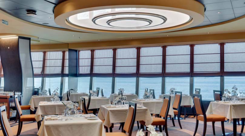 cruise ship dining tables and chairs