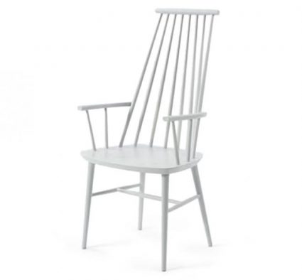 Side chair with high back and wooden seat